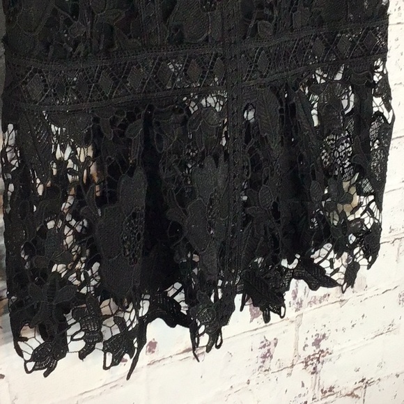 ✨Express Elegant Black Lace Top Size Large - Picture 5 of 9